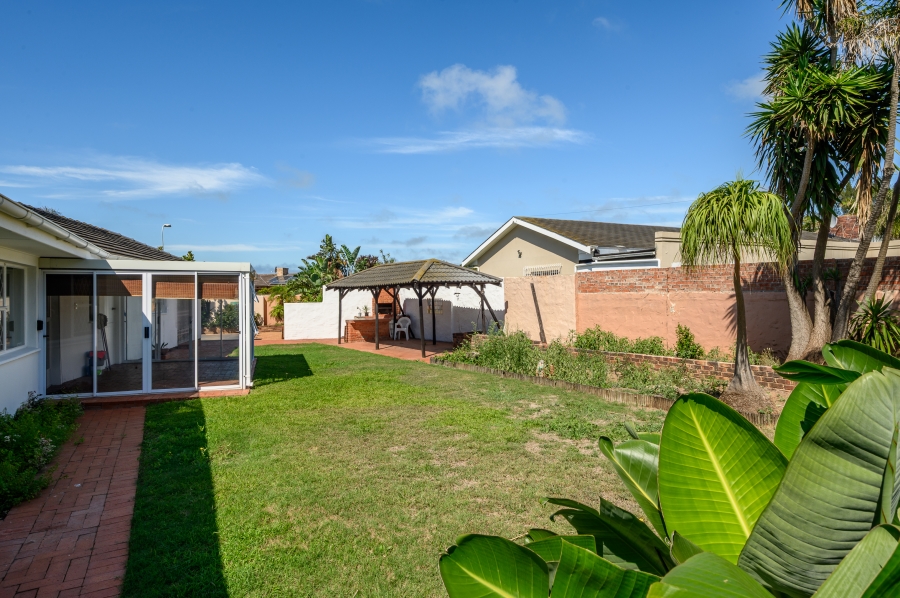 7 Bedroom Property for Sale in Summerstrand Eastern Cape